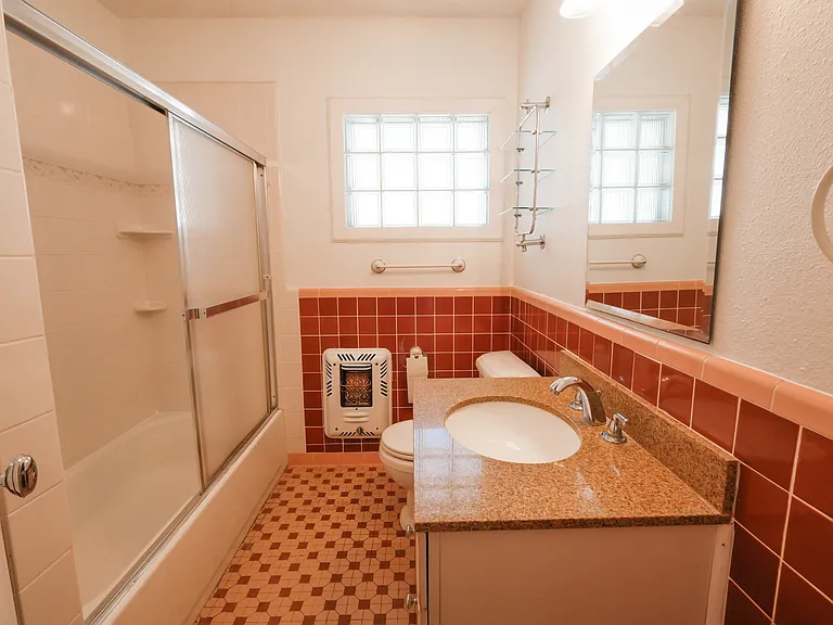 3900 Dexter Ave — Photo 18
