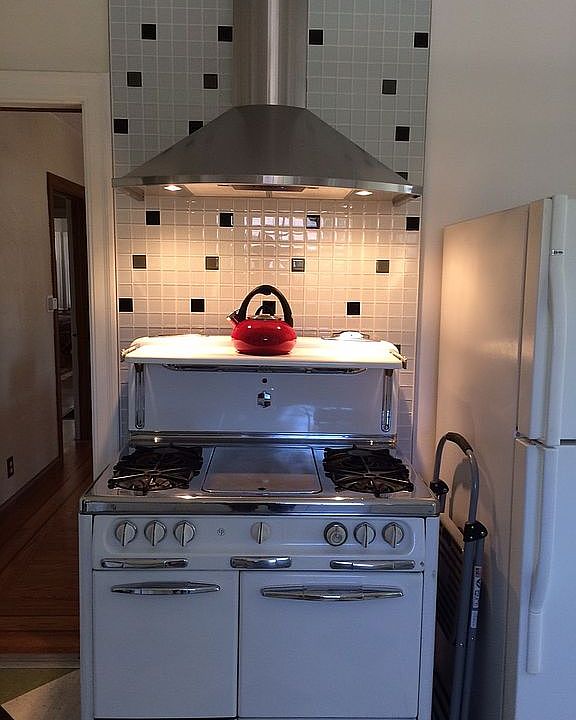 2nd image of 122 Talbot Ave