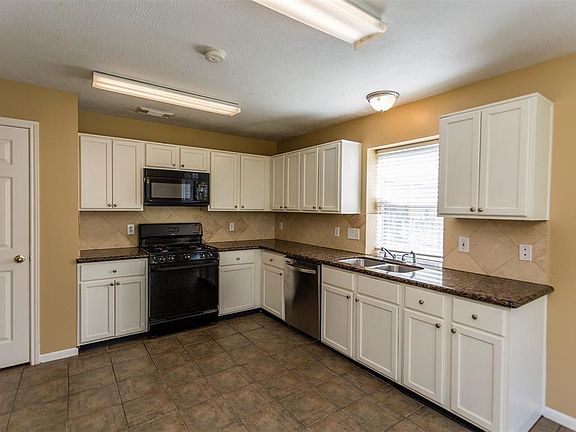 4th image of 1702 Bonnie Lea Ln