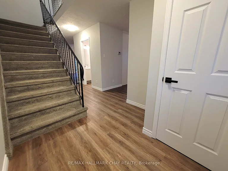 30 Orwell Cres — Photo 11