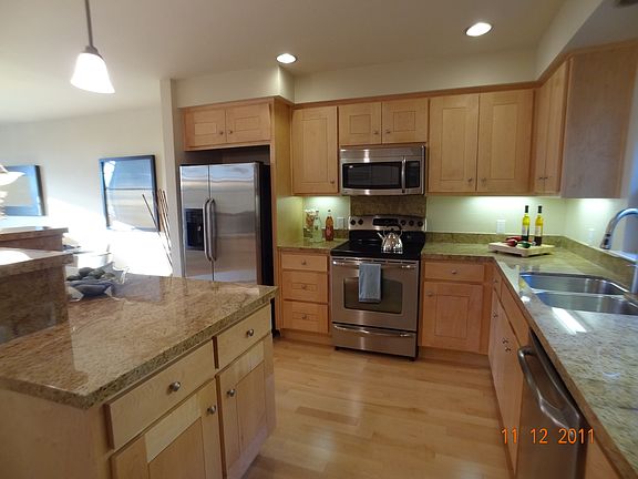 Granite Kitchen, Stainless appliances