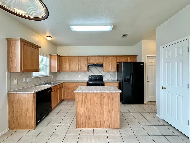 1806 Lobrecht Ct — Photo 13