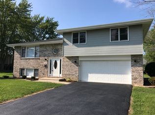 918 Blackhawk Dr, University Park, IL