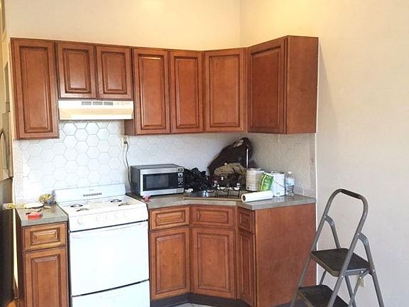 3rd image of 463 10th St APT 3F