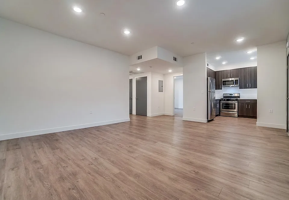 16836 Sherman Way #305