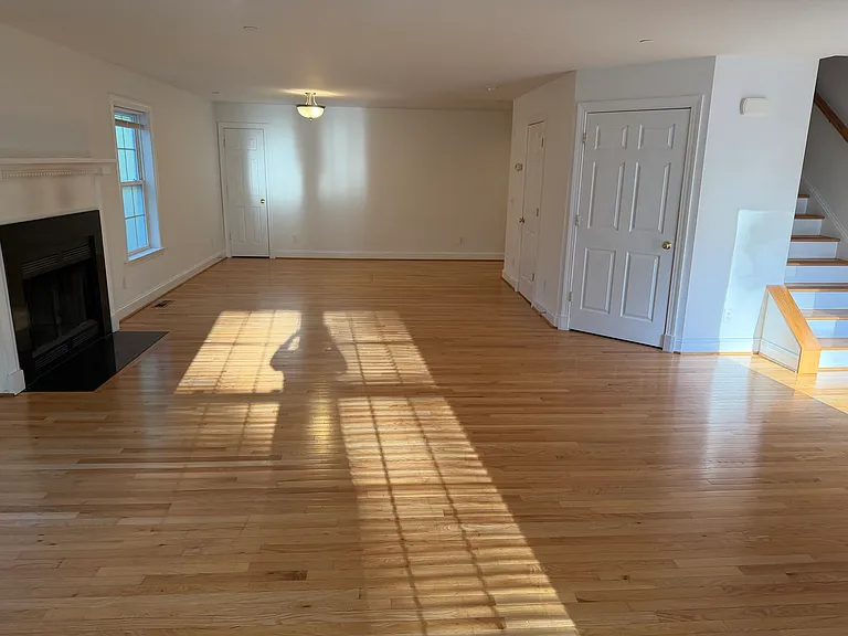 220 Gross Ave — Photo 19