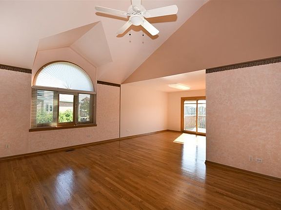 3rd image of 2146 Wellington Ct