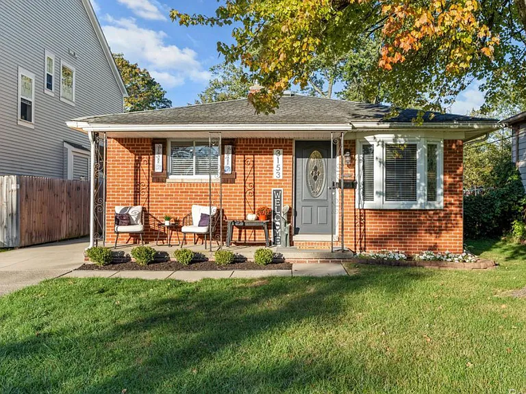 3153 Cummings Ave — Photo 1