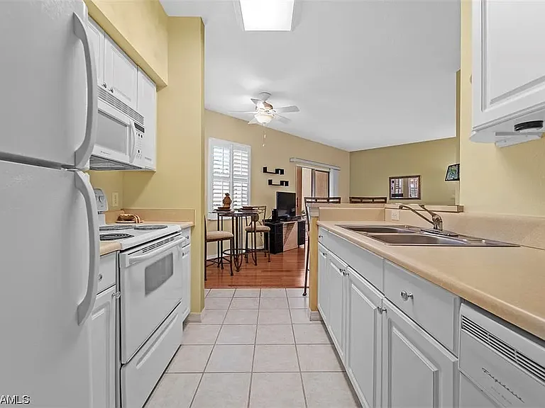 11400 Ocean Walk Ln #112 — Photo 3