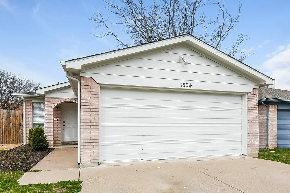 3 bed, 2.0 bath, 1277 sqft, $1,830 — Photo 1