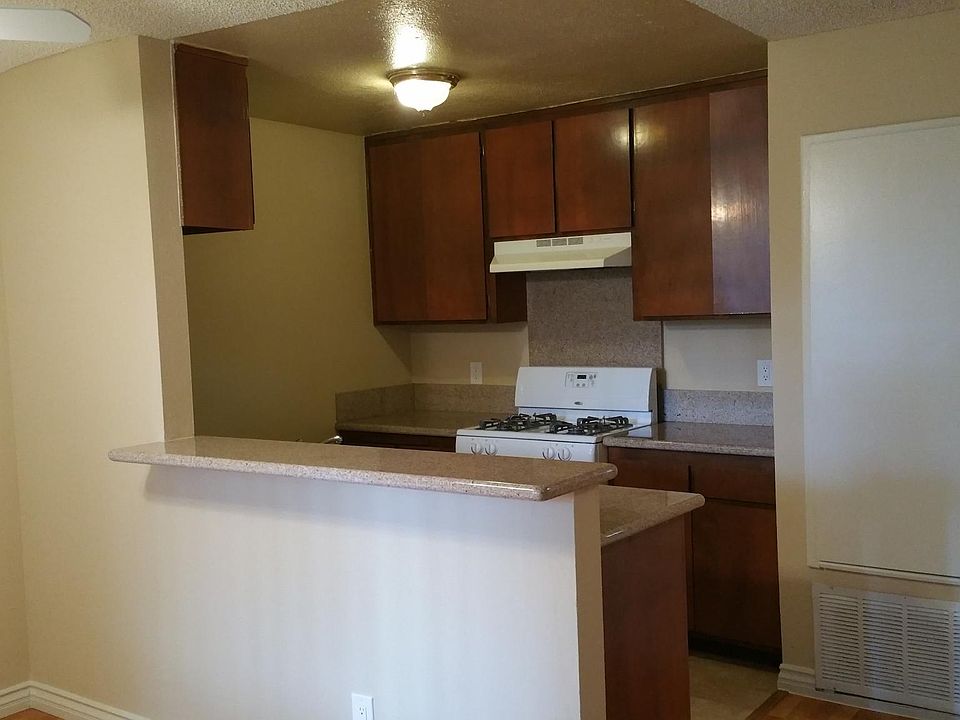 1st image of 17327 Saticoy St APT 103