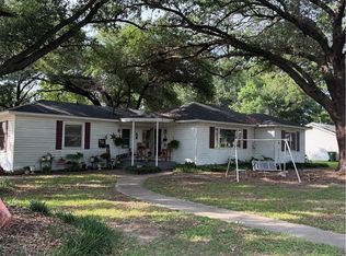 610 Calvert St, Hearne, TX 77859