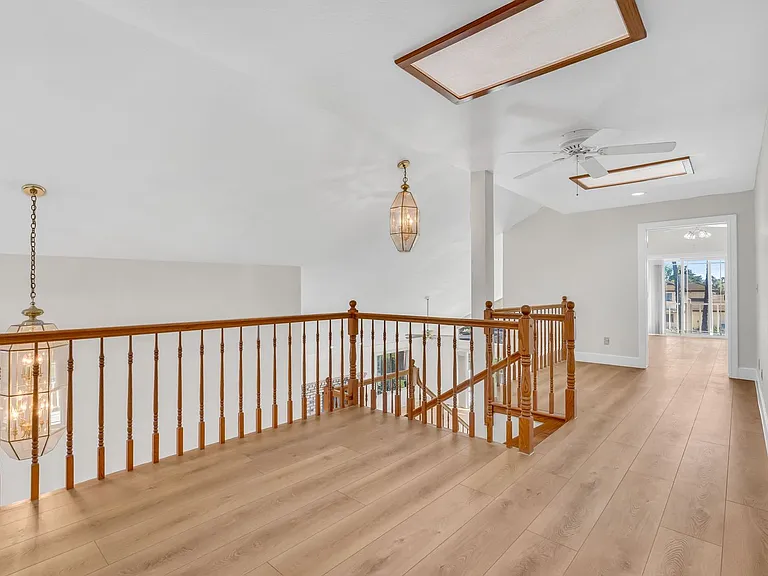5650 Edgeview Dr — Photo 33