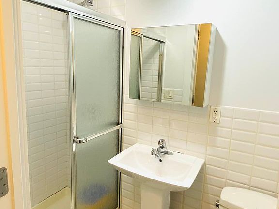 4th image of 642 10th Ave APT 4S