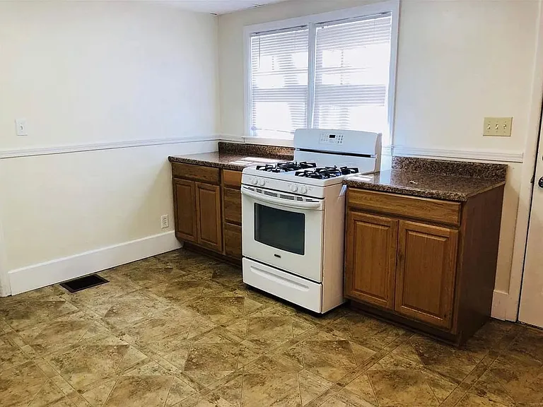 719 N Washington St — Photo 31