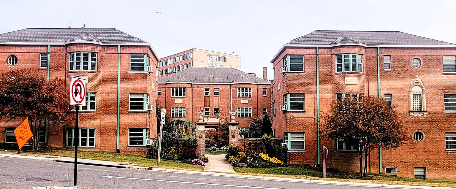 Wakefield Manor Apartments — Photo 1