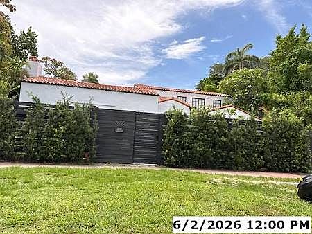 3rd image of 2655 Pine Tree Dr