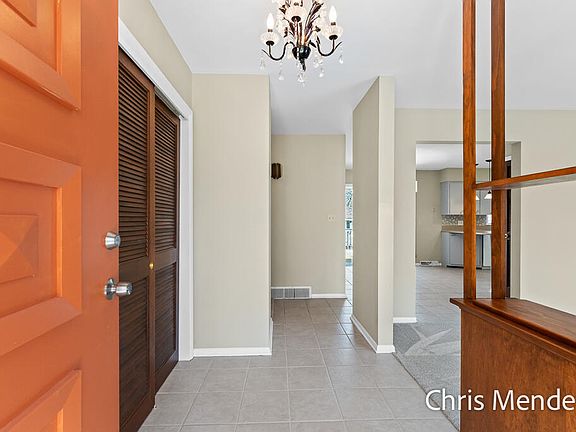 4th image of 313 Robbins Rd