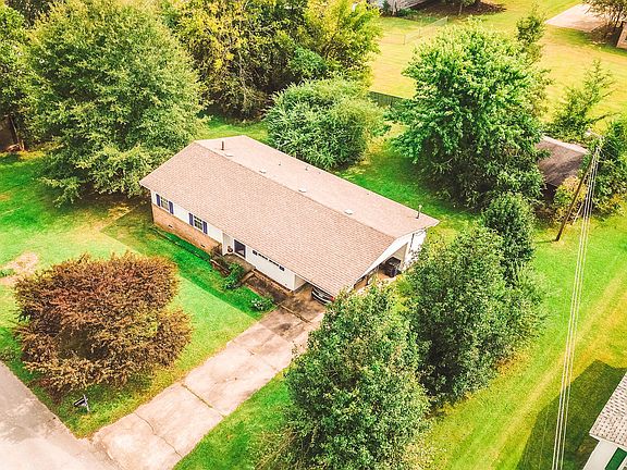 2nd image of 204 Penny Ln