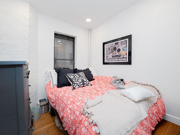 4th image of 128 W 13th St APT 10