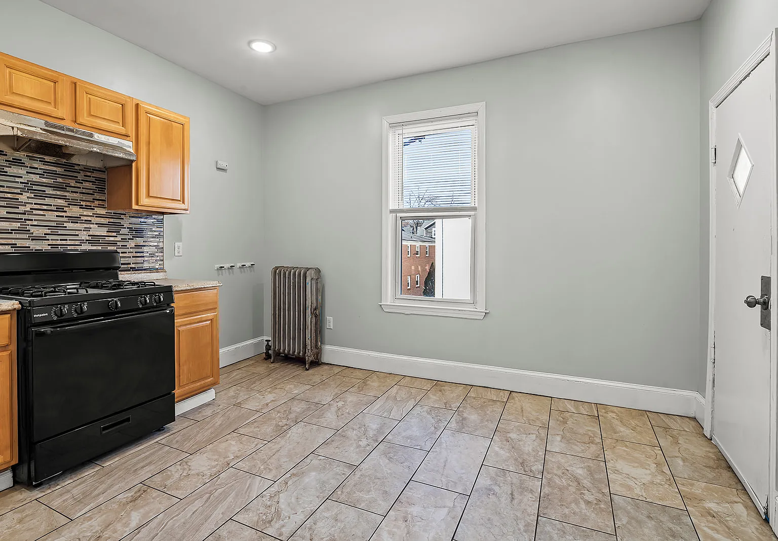 3 bed, 1000 sqft, $2,150 — Photo 4