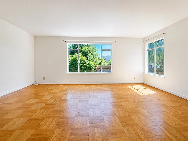 2421 Judah St #2 — Photo 2