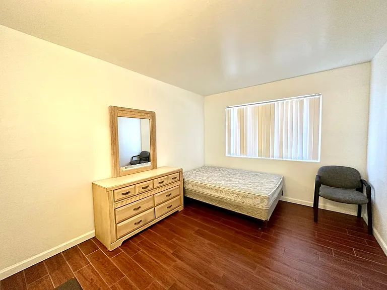 1 and 2 Bedrooms Great Location with Community Pool and Onsite Laundry! 1/2 of Mile from U of A — Photo 35