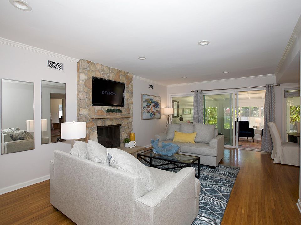Living Room/Dining Room