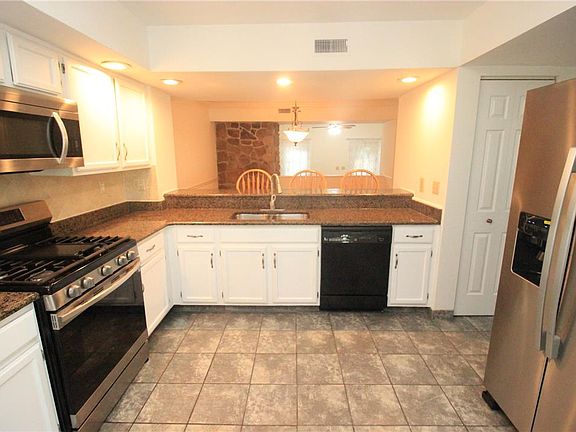 3rd image of 106 Founders Ct