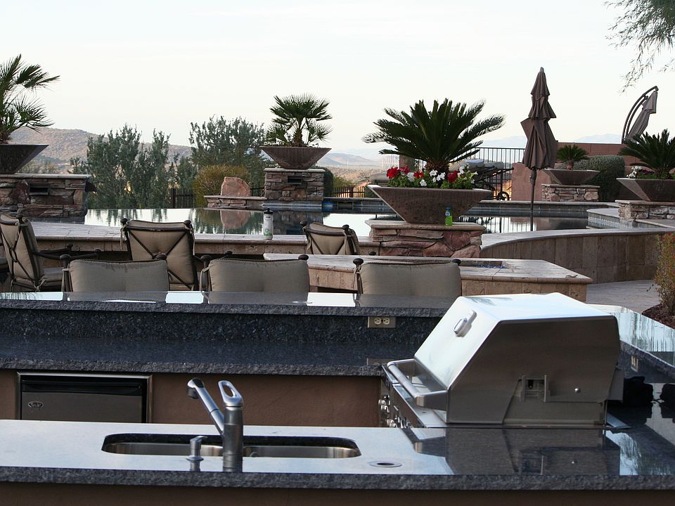 Outdoor Kitchen