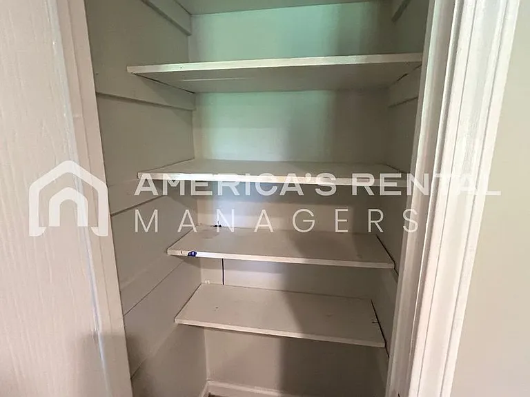 2422 Hampstead Dr — Photo 6