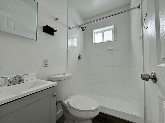 5th image of 1857 Madison St #2