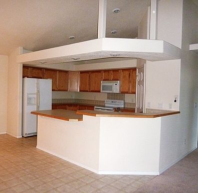 3rd image of 2100 W Roberts Ave