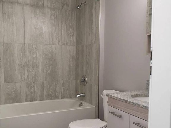 5th image of 308 Lester St #317