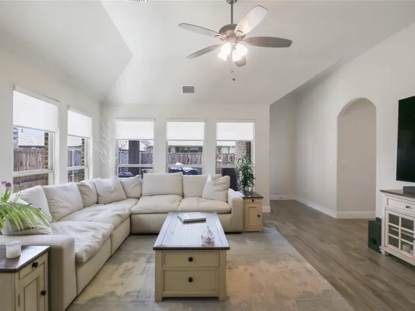 1316 Stoneleigh Pl, Aubrey, TX 76227
