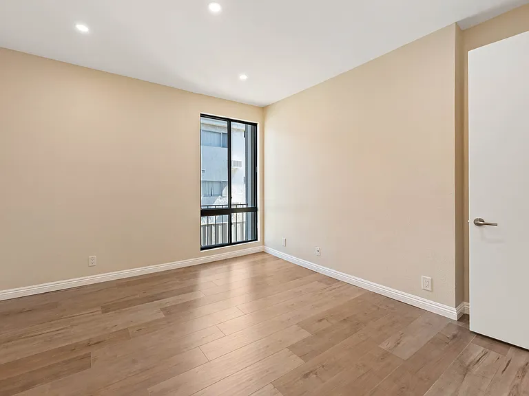 5340 Yarmouth Ave #108 — Photo 22