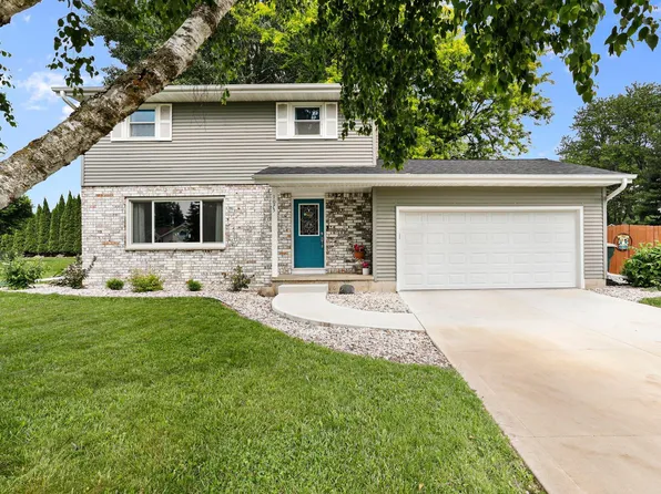 1075 Tara Dr, Sun Prairie, WI 53590