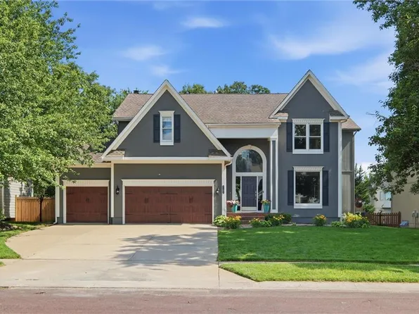 5705 W 153rd St, Overland Park, KS 66223