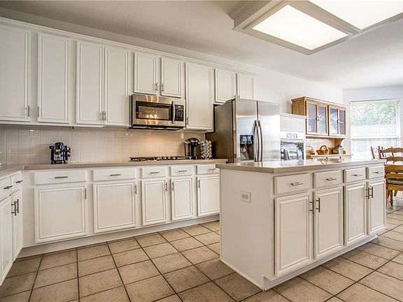 5th image of 7749 Parkwood Plaza Dr