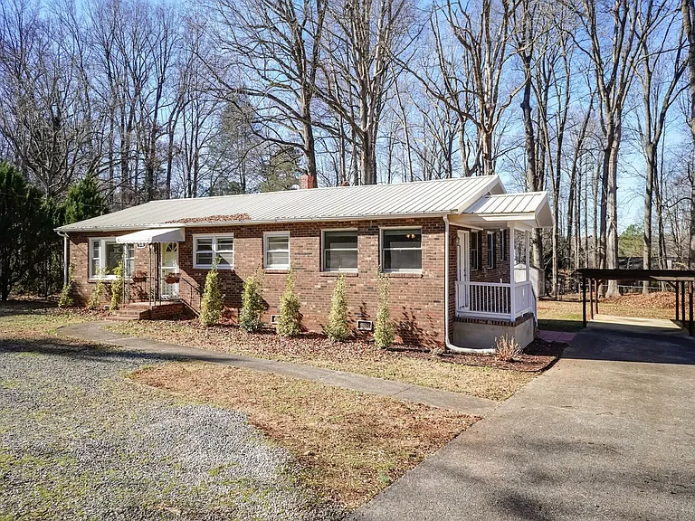 518 Buttonwood Dr — Photo 3