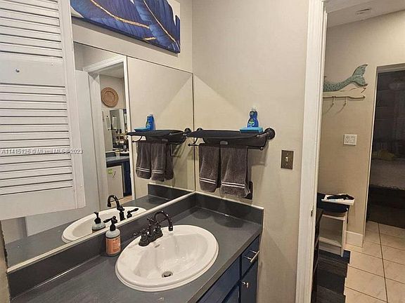 5th image of 901 SE 14th St #903