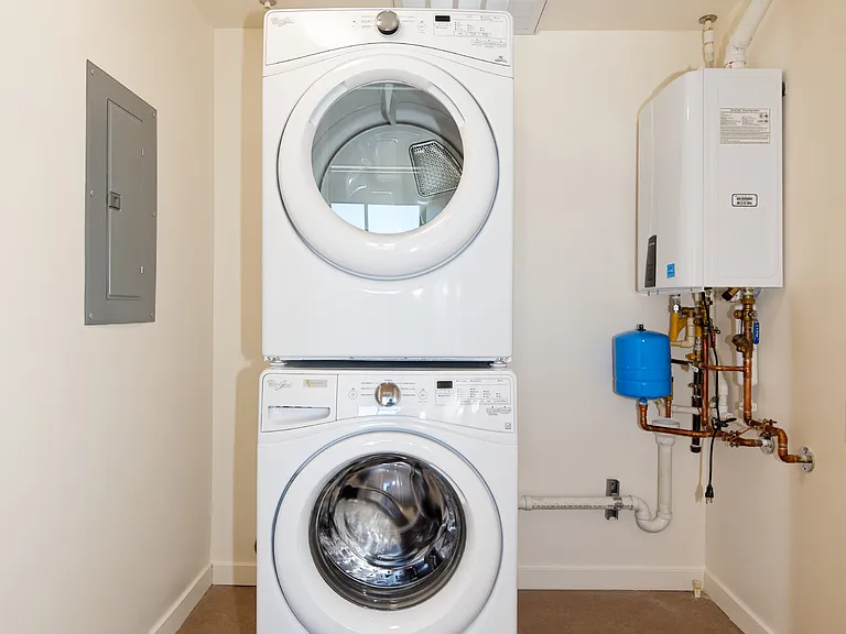 In-unit laundry closet

(Image shown is a model unit photo. Available units may vary slightly in appearance.)