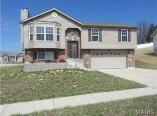 802 Hawks Circle Dr, Hillsboro, MO 63050