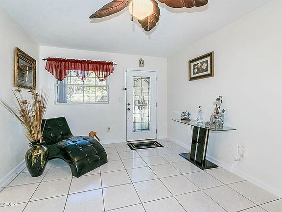 4th image of 6120 Robbins Cir S