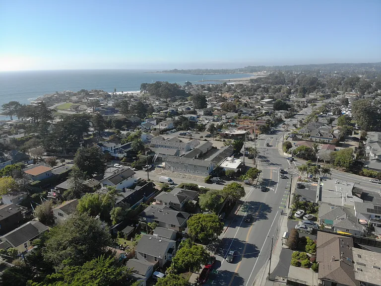 1917 Portola Dr — Photo 31