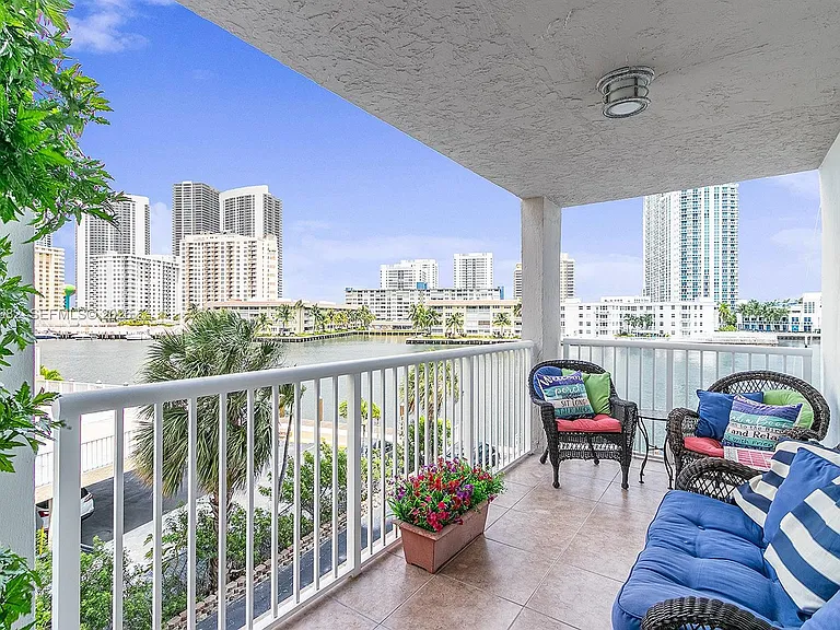 121 Golden Isles Dr #201 — Photo 32