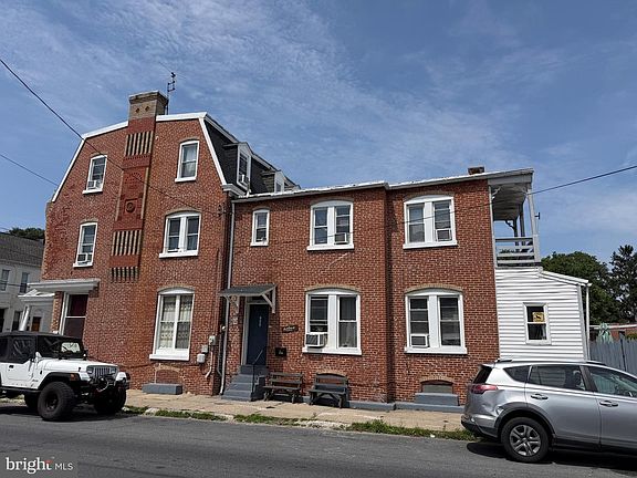 4th image of 546 Poplar St