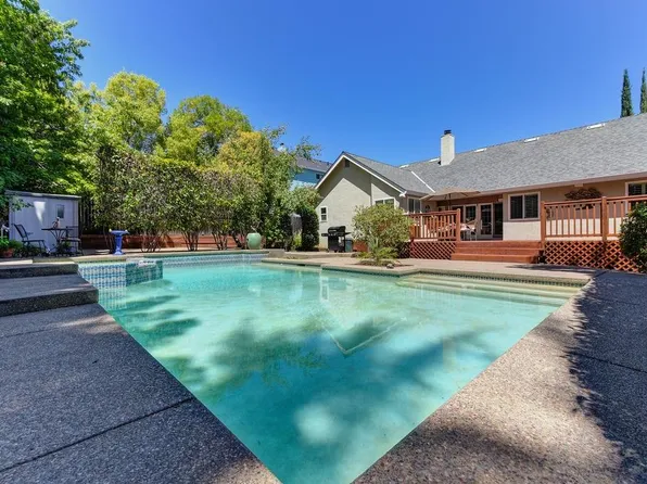 102 Seafarer Ct, Folsom, CA 95630
