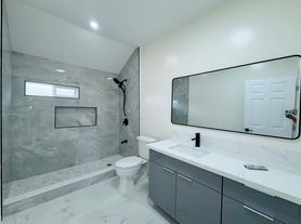781 Isenberg St, Honolulu, HI