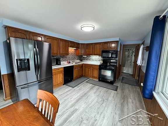 3rd image of 845 Roeser St